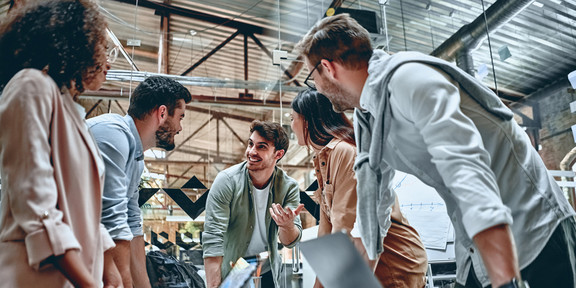 Studenten besprechen etwas